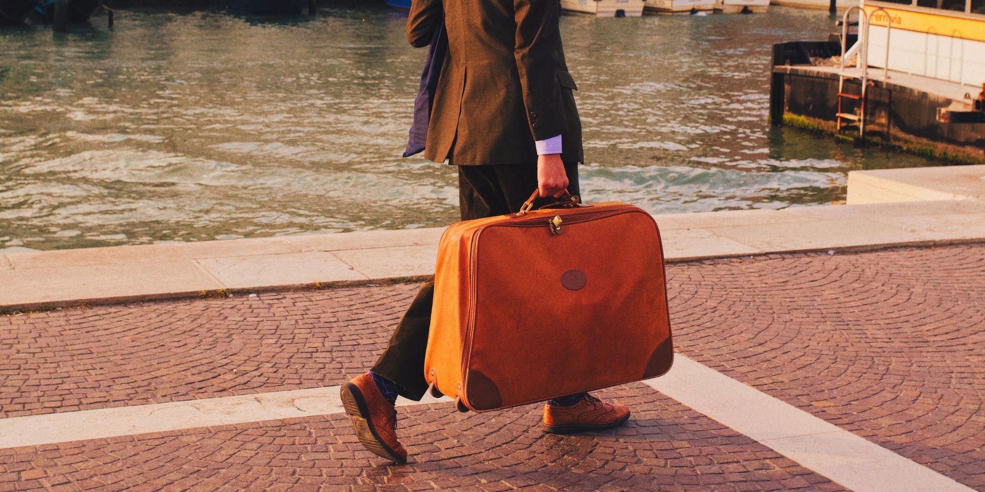 9 Best Christmas Gift Ideas for Business Travelers
