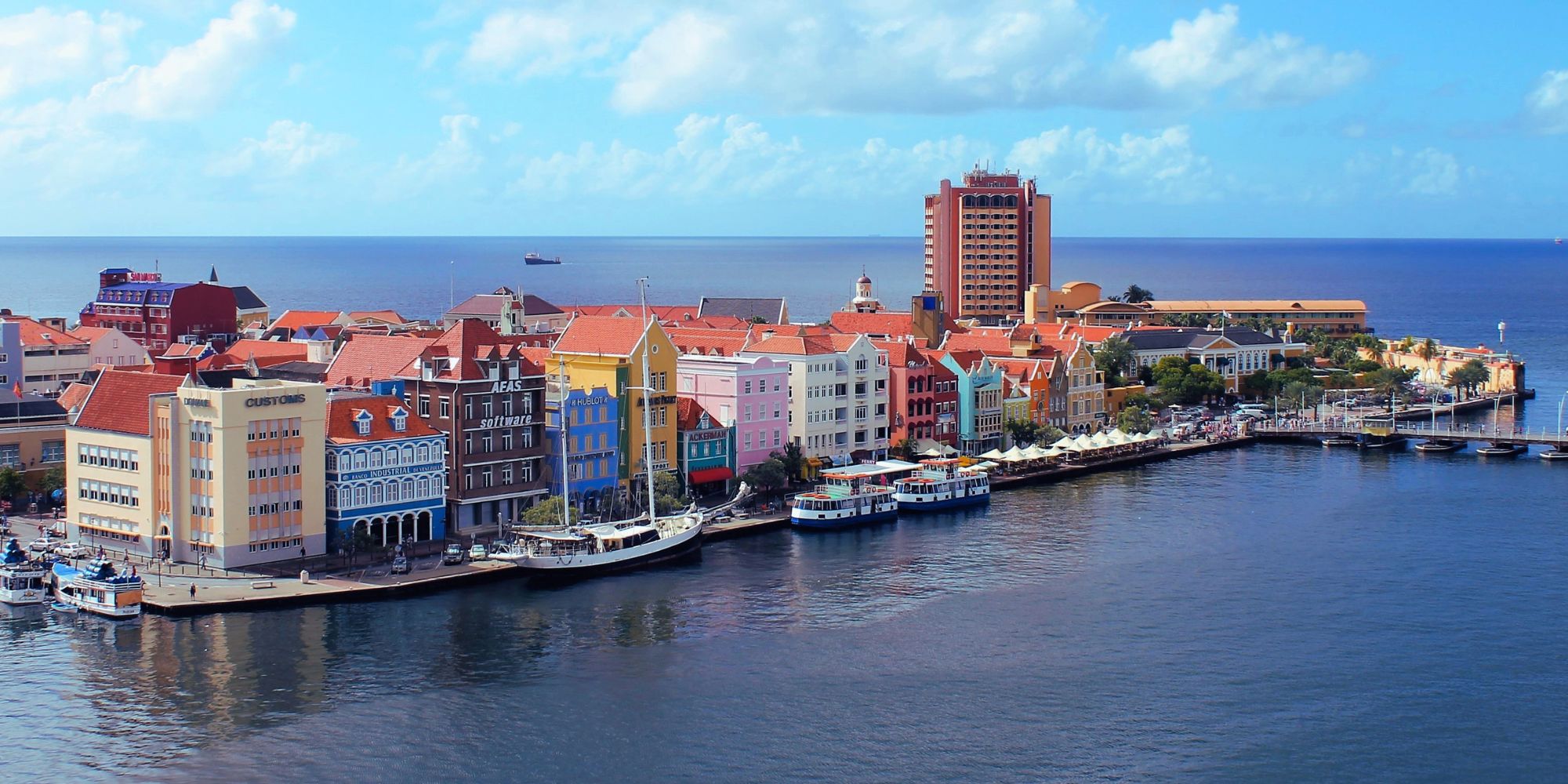 13 Best Gifts for Someone Traveling to Curaçao